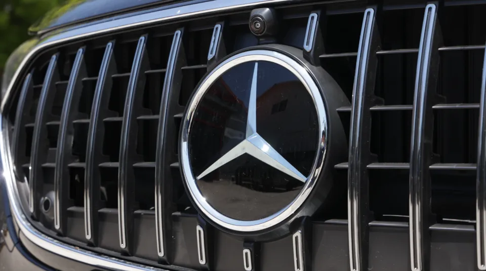 Mercedes-Benz E-Classのカーラッピング事例 施工写真 1-3