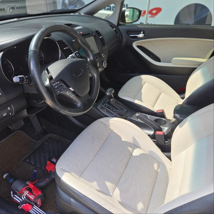 Kia K3 steering wheel - Kia K3 Steering Wheel Customization Review - Beige Two-Tone photo 4