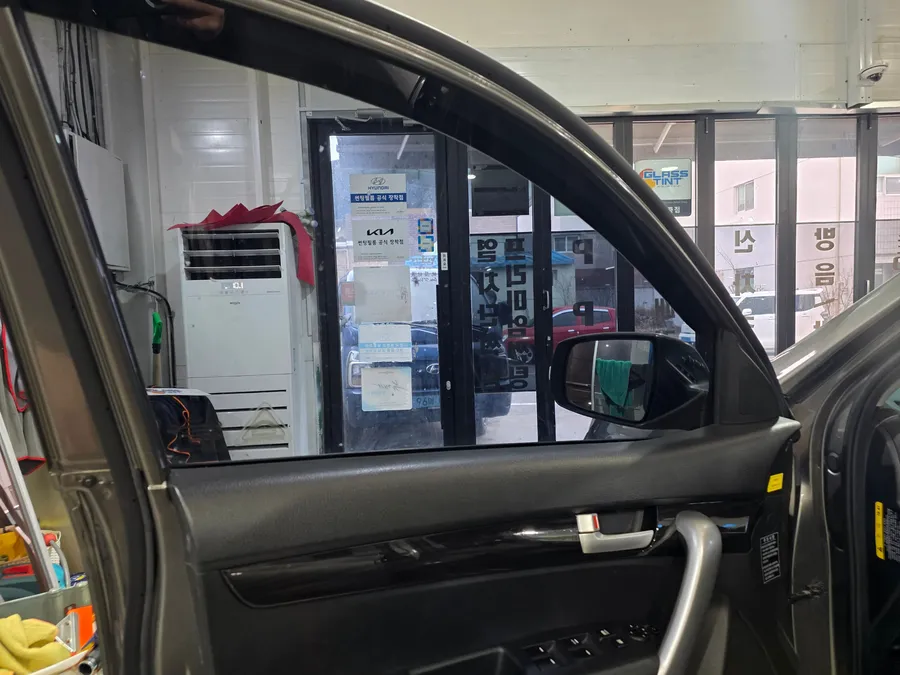 Kia Sorento Rのカーフィルム施工事例 施工写真 4-1