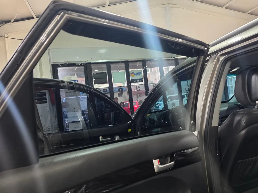 Kia Sorento Rのカーフィルム施工事例 施工写真 1-2