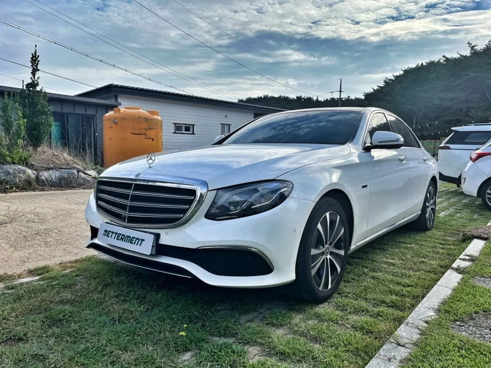 Mercedes-Benz Eクラス W213のカーラッピング事例 施工写真 2-1