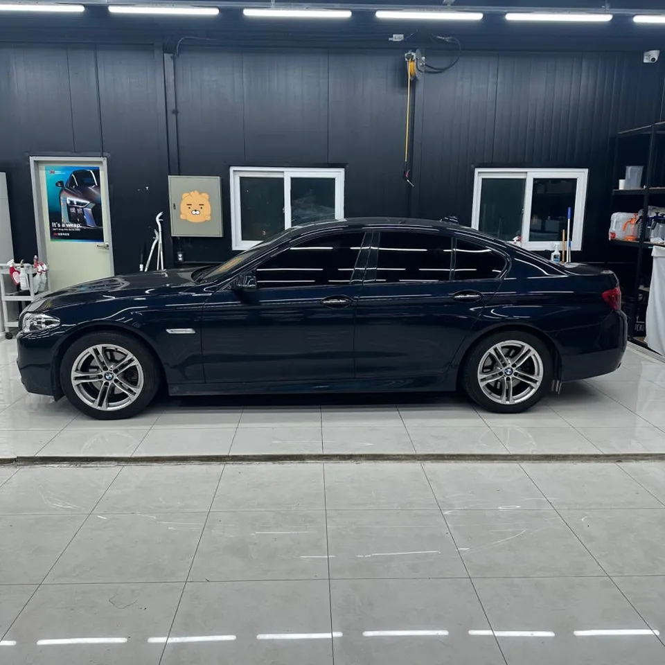 BMW 5 Seriesのカーラッピング事例｜費用目安・仕上がり 施工写真 1-1