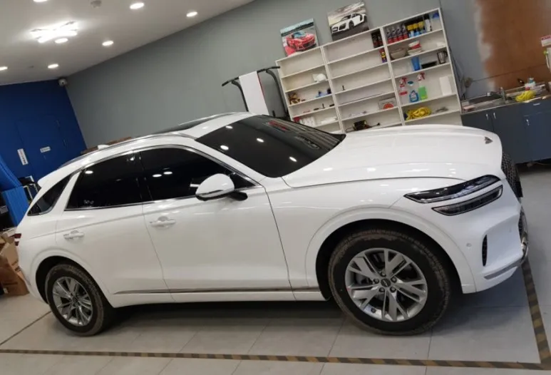Genesis GV70 vinyl wrap - Genesis GV70 Vinyl Wrap Review — Roof & Mirror Color Change photo 3