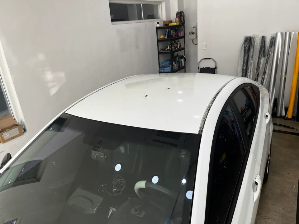Hyundai Accentのカーラッピング事例|3M黒フィルムで高級感アップ 施工写真 2-3