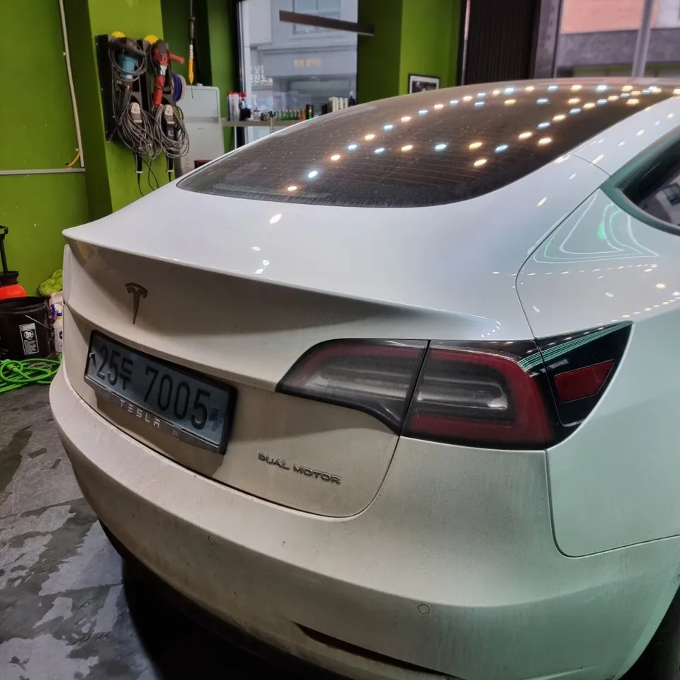 Tesla Model 3のガラスコーティング事例 施工写真 1-2