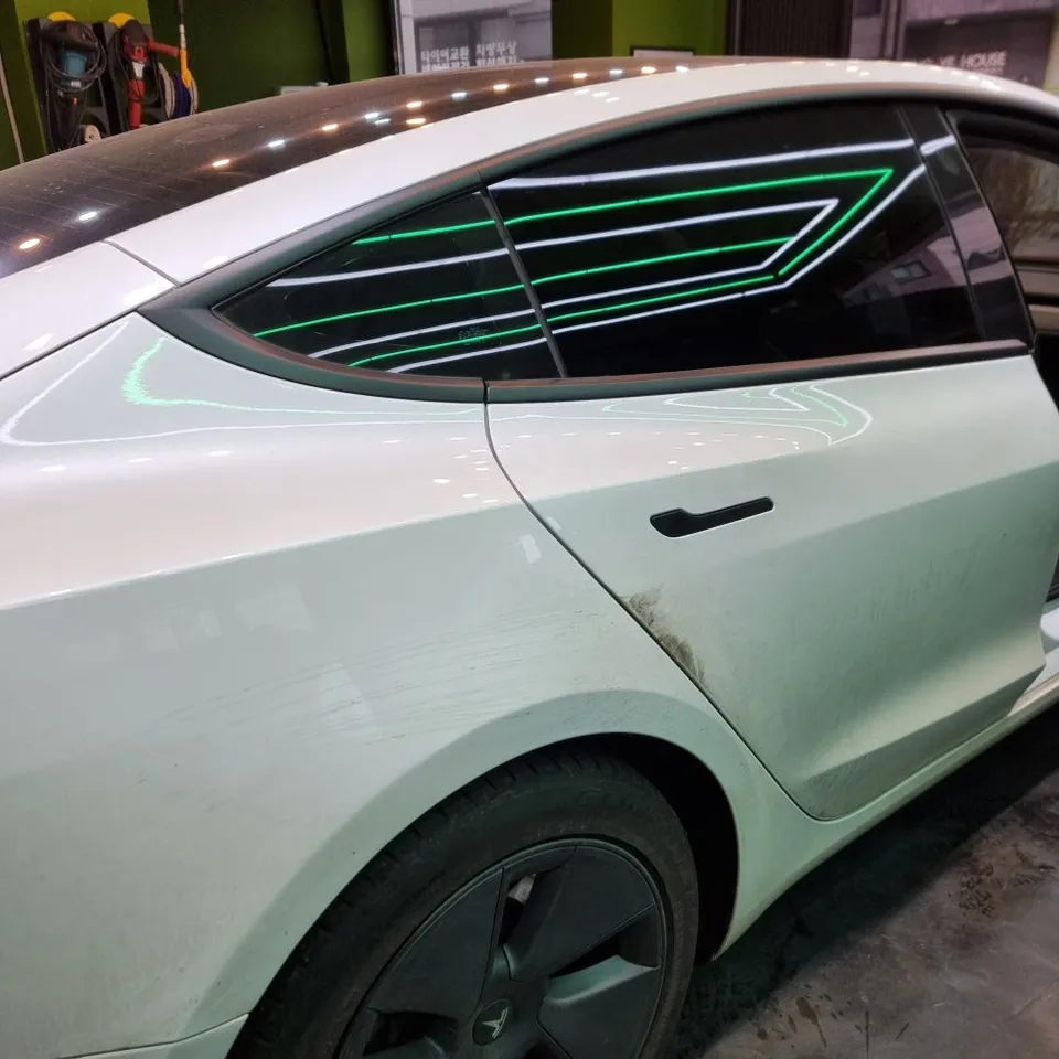 Tesla Model 3のガラスコーティング事例 施工写真 1-3