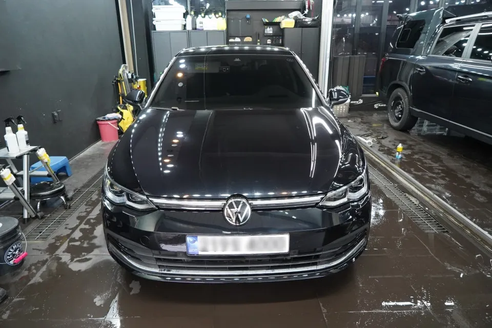 Volkswagen GolfのPPF施工事例：ヘッドライト保護の実際 写真