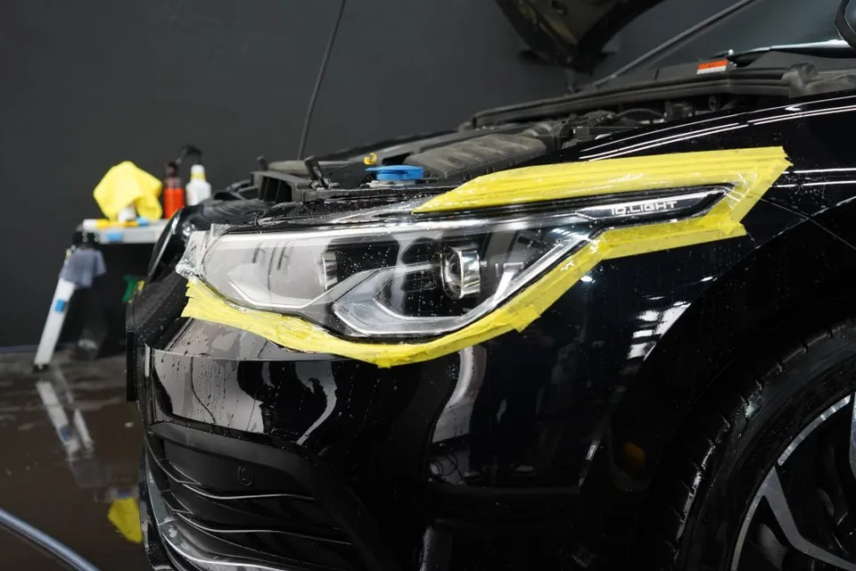 Volkswagen GolfのPPF施工事例：ヘッドライト保護の実際 施工写真 2-1