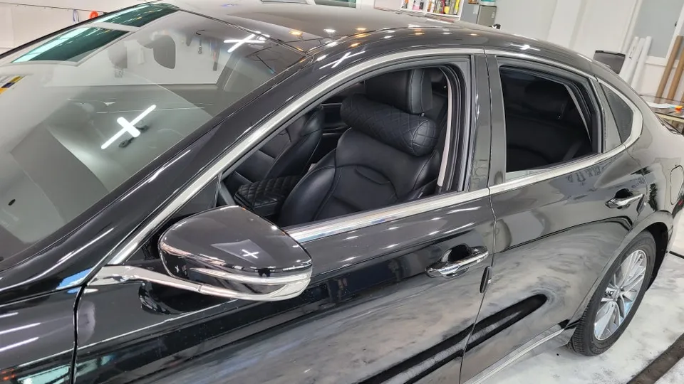 Hyundai Azeraのカーラッピング事例|クローム除去で印象激変 施工写真 4-1