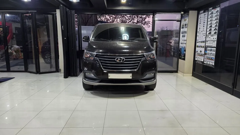 Hyundai Starex ambient lighting installation result