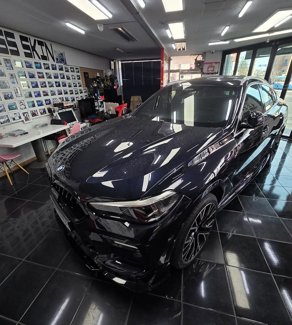 BMW X6のカーラッピング事例｜クロームパーツのブラック化 施工写真 1-1