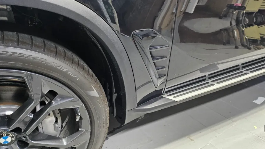 BMW X5 vinyl wrap - BMW X5 Chrome Delete Wrap Review: Cost & Results photo 3
