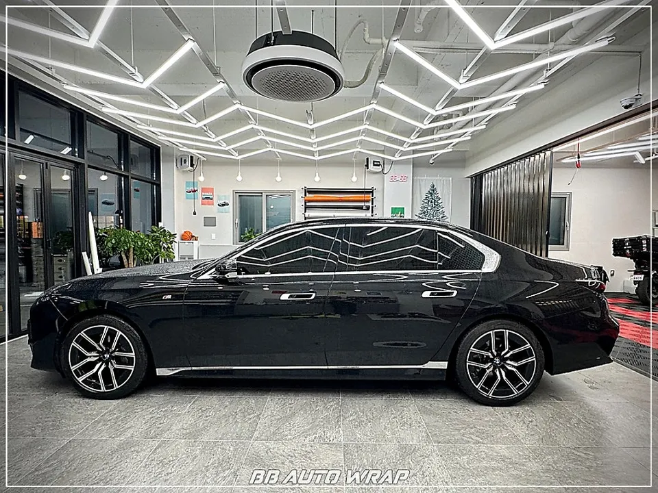 BMW 7 Series G11のカーラッピング事例|費用目安・仕上がり 施工写真 3-1