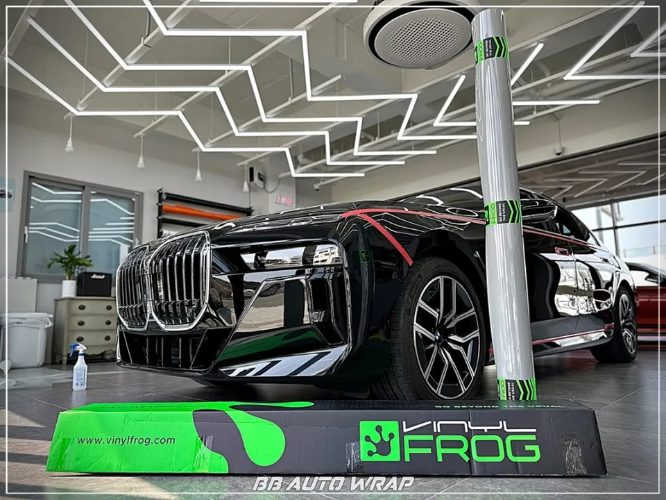BMW 7 Series G11のカーラッピング事例|費用目安・仕上がり 施工写真 1-2