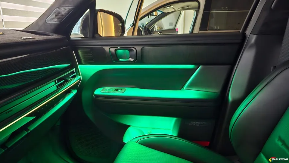 Hyundai Santa Fe MX5 ambient lighting - Hyundai Santa Fe MX5 Ambient Lighting Review — Enhanced Interior photo 4