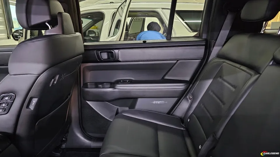 Hyundai Santa Fe MX5 ambient lighting - Hyundai Santa Fe MX5 Ambient Lighting Review — Enhanced Interior photo 5