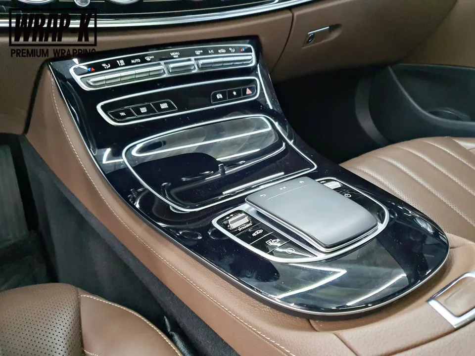 Mercedes-Benz Eクラスのカーラッピング事例|韓国実施工 施工写真 2-1