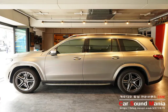 Mercedes-Benz GLSのドラレコ取付事例｜費用目安・仕上がり 施工写真 2-1