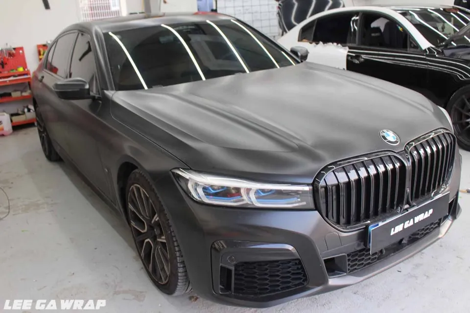 BMW 7 Seriesのカーラッピング事例|費用目安・仕上がり 施工写真 3-1