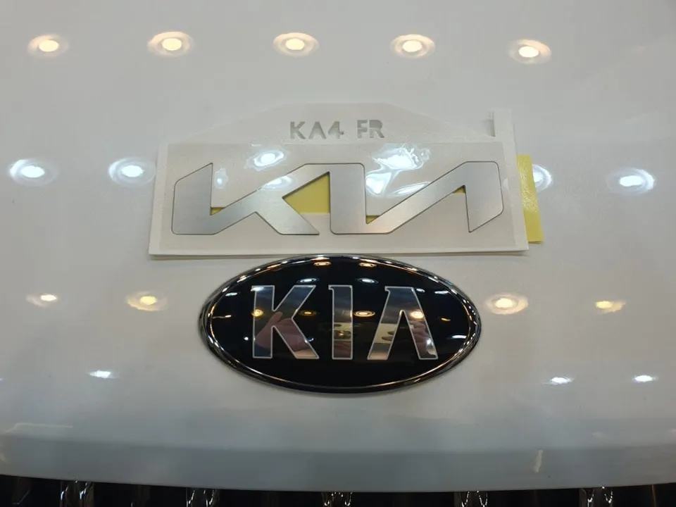 Kia Carnival KA4 ambient lighting - Kia Carnival KA4 Ambient Lighting Review — Cost & Results photo 3