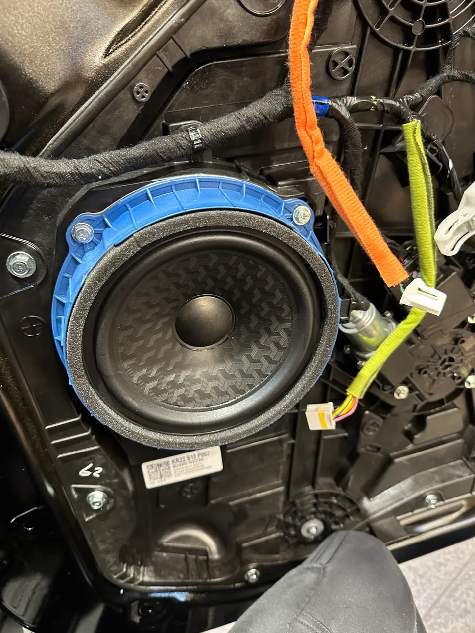 Kia Carnivalのカーオーディオ施工事例 施工写真 3-1