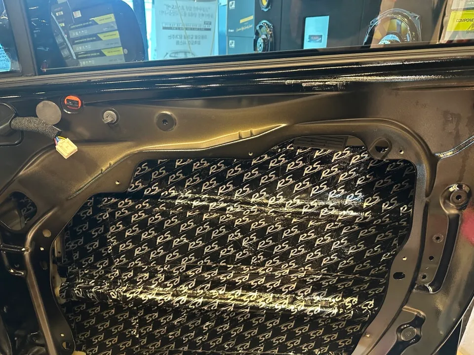 Kia Carnivalのカーオーディオ施工事例 施工写真 1-2