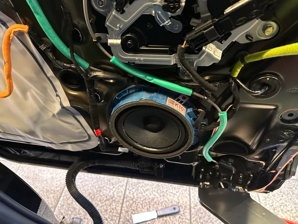 Kia Carnivalのカーオーディオ施工事例 施工写真 3-2