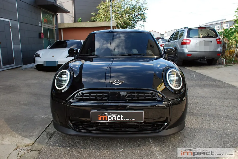 MINI MINI Cooperのカーラッピング事例|オールブラック化 施工写真 3-2