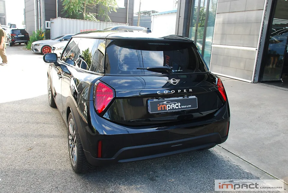MINI MINI Cooperのカーラッピング事例|オールブラック化 施工写真 1-3