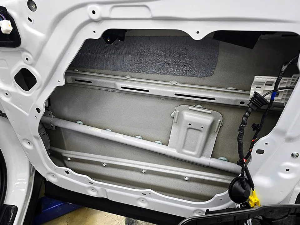 Hyundai Santa Fe soundproofing - Hyundai Santa Fe Soundproofing Review: Noise Reduction & Cost photo 4
