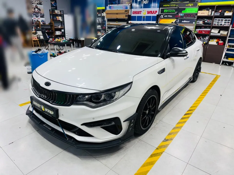 Kia K5のカーラッピング事例｜古いフィルム除去と仕上がり 施工写真 2-3