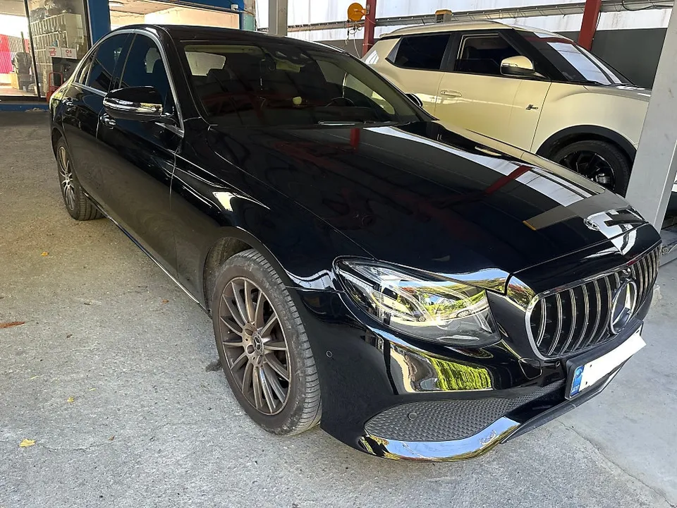 Mercedes-Benz E-Class W213 ambient lighting review