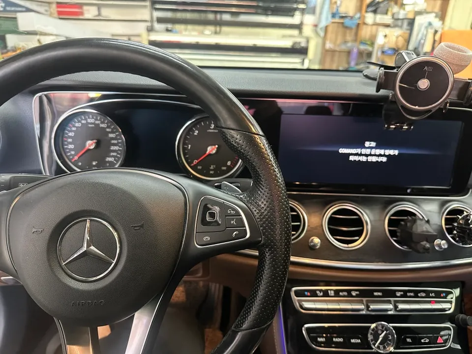 Mercedes-Benz E-Class W213 ambient lighting - Mercedes-Benz E-Class Ambient Lighting Review — Enhanced Interior photo 4