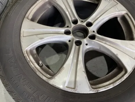 Mercedes-Benz GLCのホイールリペア・塗装事例 施工写真 2-2