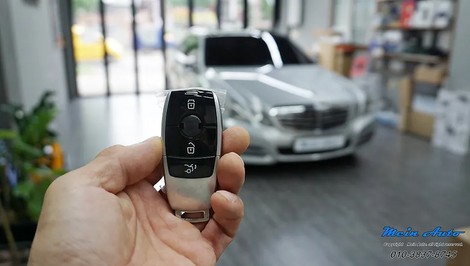 Mercedes-Benz Eクラスのカーラッピング事例|費用目安・仕上がり 施工写真 1-3