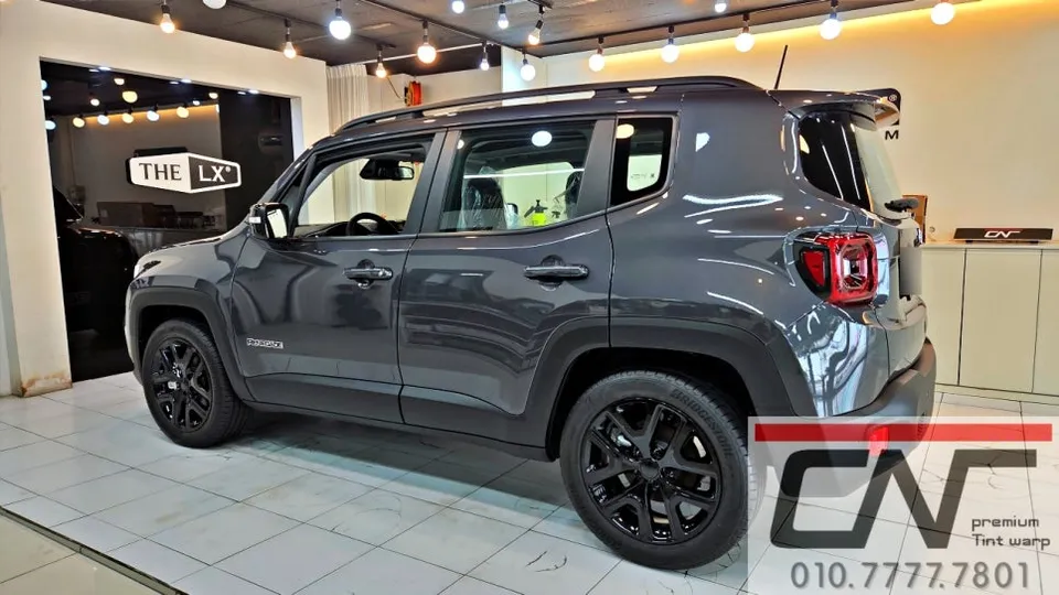 Jeep Renegadeのカーフィルム施工事例｜高級感ある仕上がり 施工写真 2-1