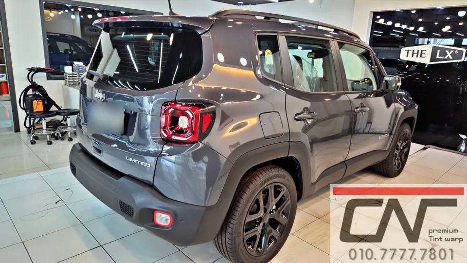 Jeep Renegadeのカーフィルム施工事例｜高級感ある仕上がり 施工写真 1-2