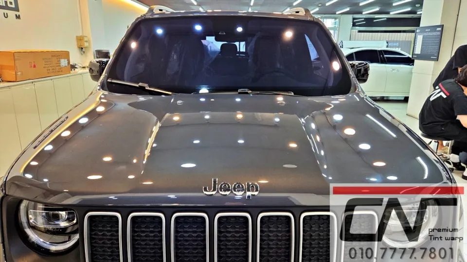 Jeep Renegadeのカーフィルム施工事例｜高級感ある仕上がり 施工写真 3-2