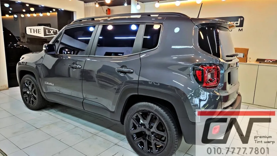 Jeep Renegadeのカーフィルム施工事例｜高級感ある仕上がり 施工写真 1-3