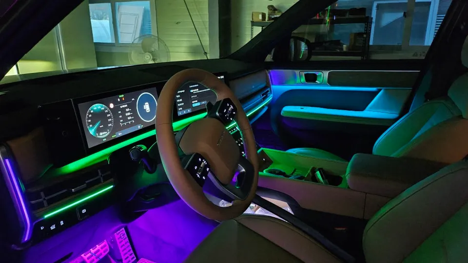 Hyundai Santa Fe MX5 ambient lighting - Hyundai Santa Fe MX5 Ambient Lighting Review: Glow RGB Air photo 4