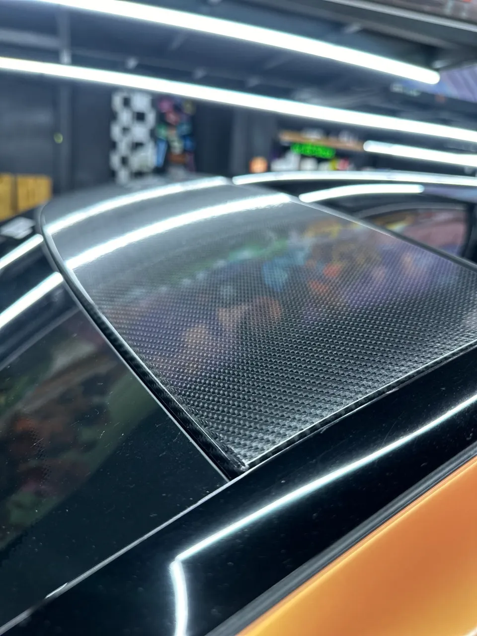 Mercedes-Benz CLAのカーラッピング事例｜高光沢コーラルピーチ 施工写真 2-1