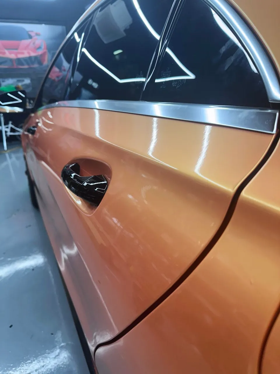 Mercedes-Benz CLAのカーラッピング事例｜高光沢コーラルピーチ 施工写真 1-3