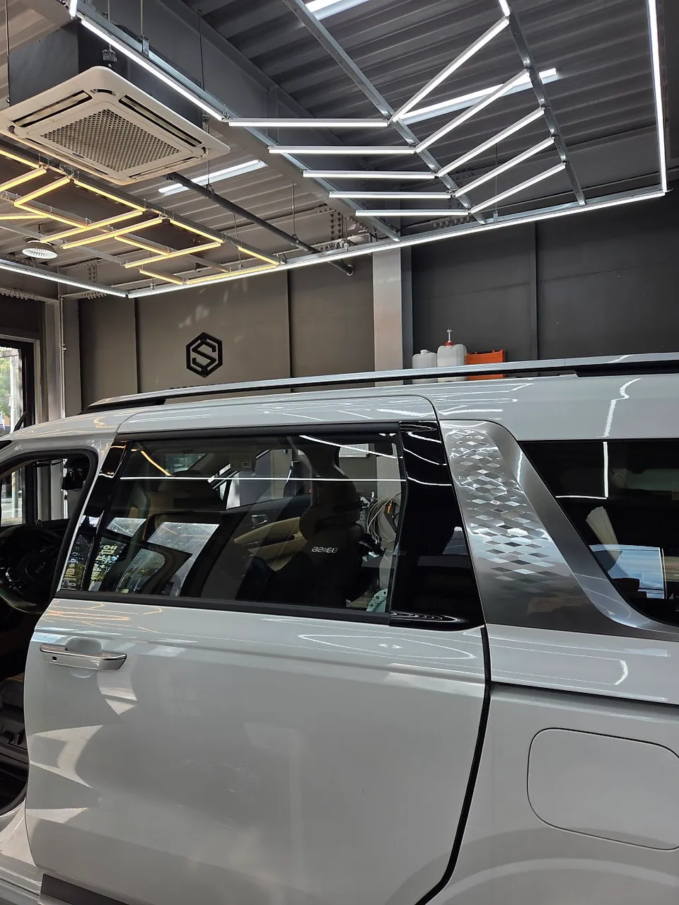 Kia Carnival 4th Genのカーフィルム施工事例｜費用目安・仕上がり 施工写真 2-2