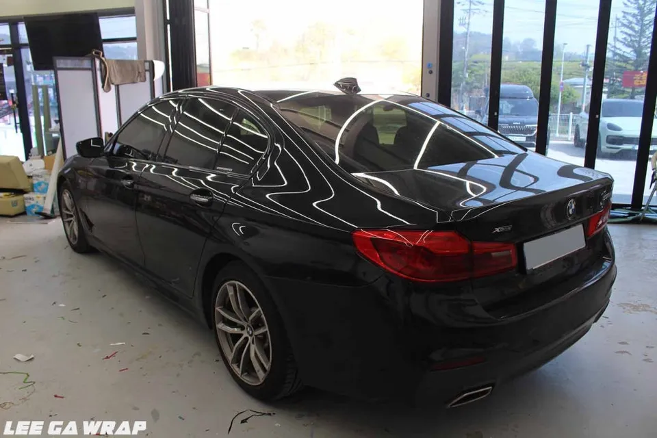BMW 5 Seriesのカーラッピング事例|費用目安・仕上がり 施工写真 3-1