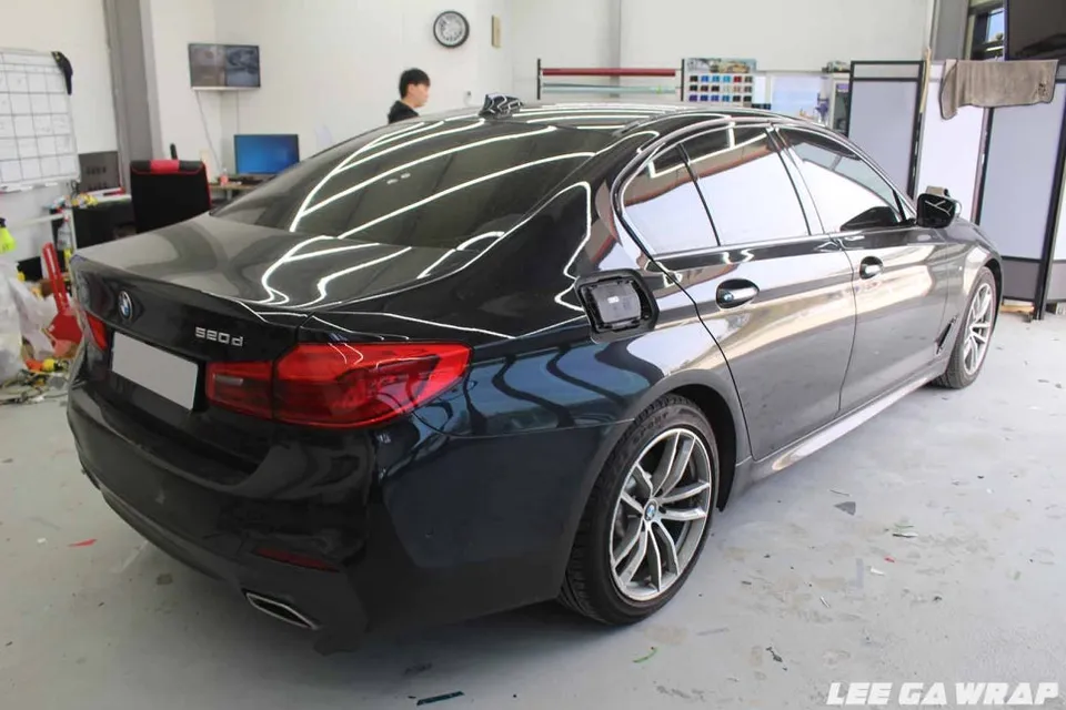 BMW 5 Seriesのカーラッピング事例|費用目安・仕上がり 施工写真 1-2