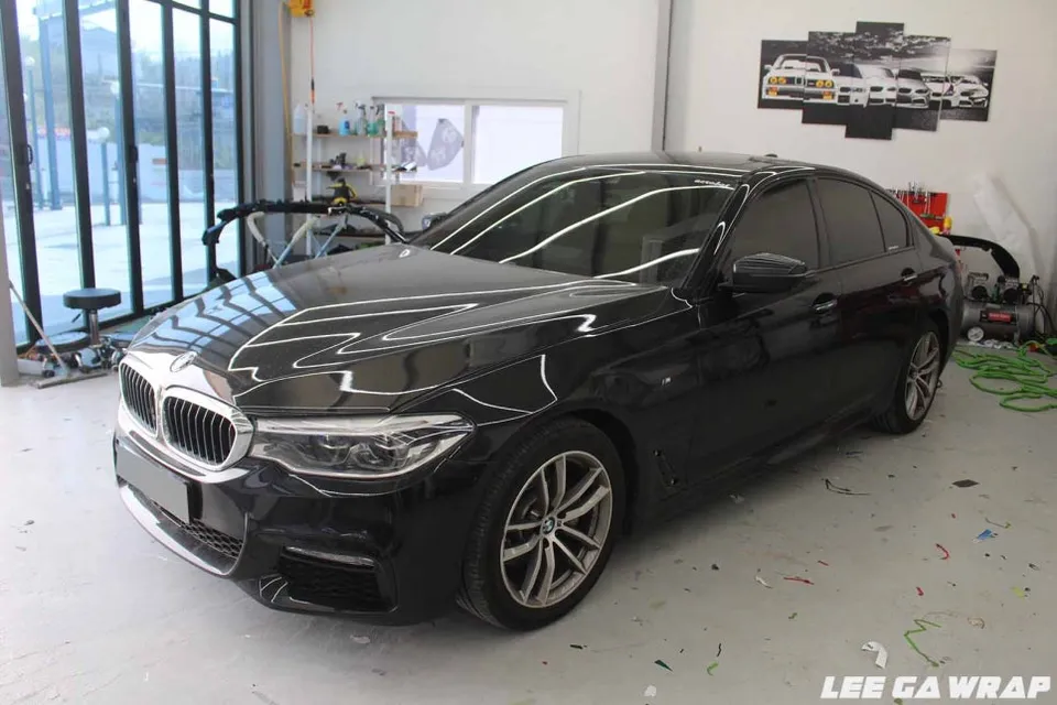 BMW 5 Seriesのカーラッピング事例|費用目安・仕上がり 施工写真 3-2