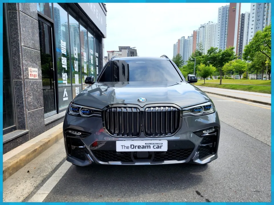 BMW X5 ambient lighting - BMW X5 Ambient Lighting Review - Enhanced Interior Mood photo 3