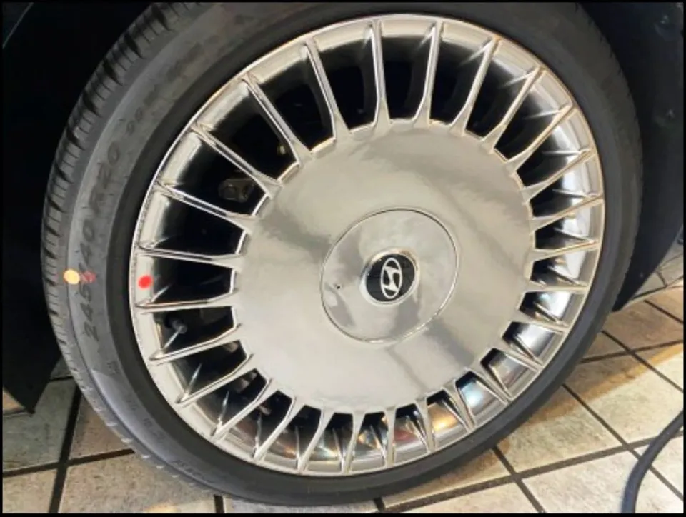 Hyundaiのホイールリペア・塗装事例 施工写真 2-1
