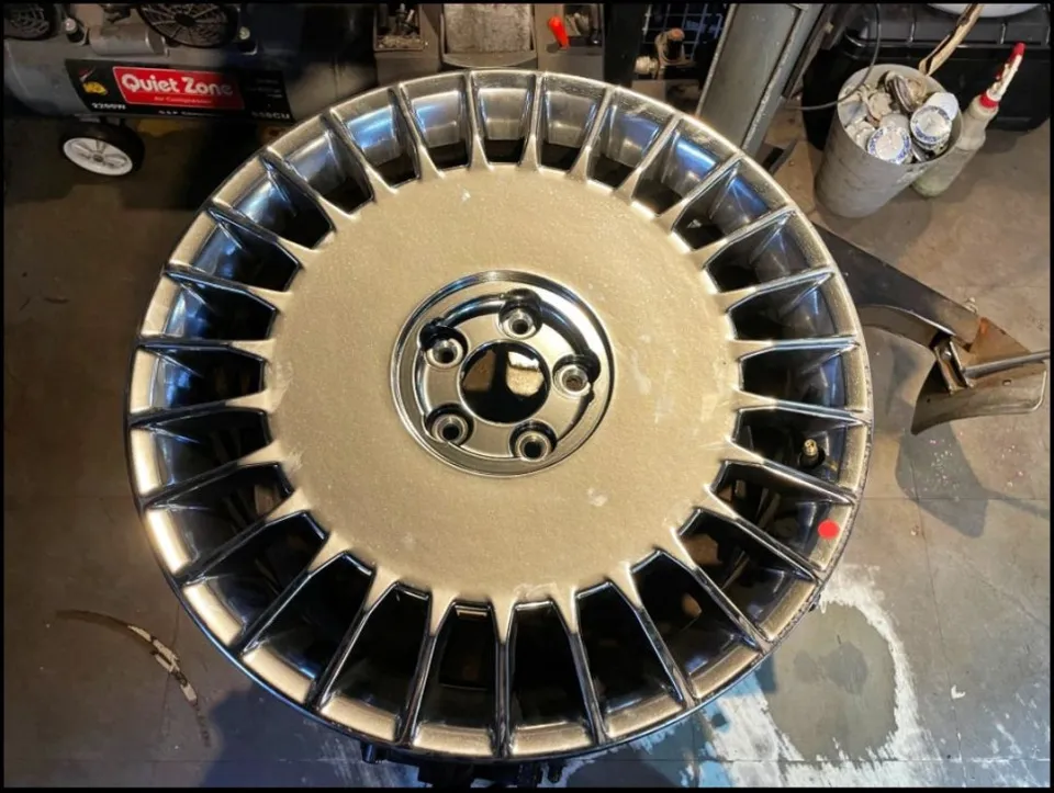 Hyundaiのホイールリペア・塗装事例 施工写真 3-1