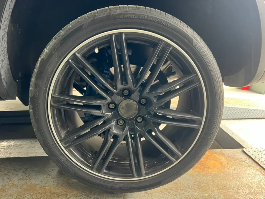 Porsche Cayenne wheel repair - Porsche Cayenne Wheel Repair & Painting Review photo 3